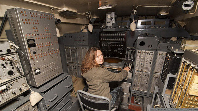 Брошенная военная техника в лесу