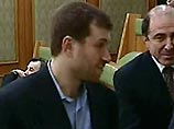 37% опрошенных все же ответили правильно, назвав самым богатым человеком России Романа Абрамовича. Борис Березовский - 24% опрошенных считают его миллиардером номер один