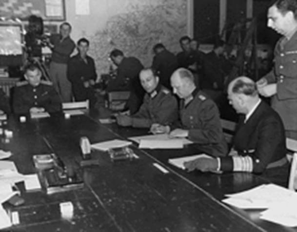 http://upload.wikimedia.org/wikipedia/commons/thumb/1/16/Kapitulation-reims.gif/220px-Kapitulation-reims.gif