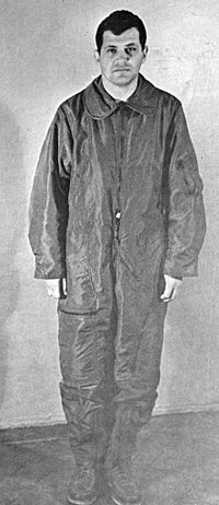 http://upload.wikimedia.org/wikipedia/commons/thumb/c/c4/RIAN_archive_35174_American_Spy_Pilot_Francis_Gary_Powers.jpg/200px-RIAN_archive_35174_American_Spy_Pilot_Francis_Gary_Powers.jpg