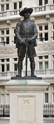 https://upload.wikimedia.org/wikipedia/commons/thumb/f/f8/Gurkha_Soldier_Monument%2C_London_-_April_2008.jpg/220px-Gurkha_Soldier_Monument%2C_London_-_April_2008.jpg