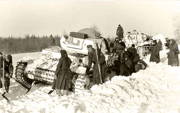 http://battlefront.ru/articles/241111/wehrmacht-and-moscow/wehrmacht-panzer_4_im_schnee.JPG