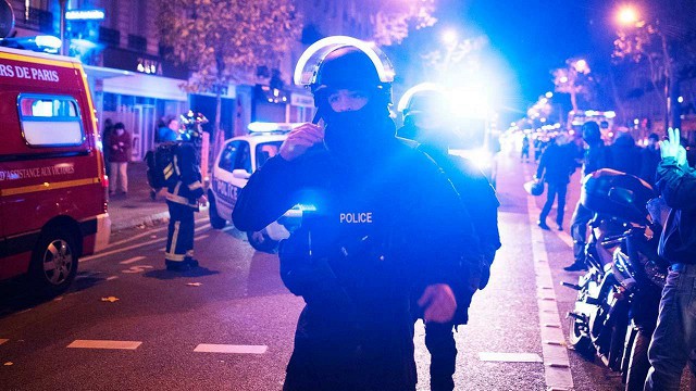 Десятки человек погибли в результате взрывов близ Стад-де-Франс,