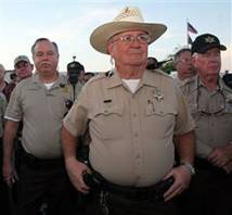 http://4.bp.blogspot.com/-BCBmZwvsdqQ/TboLuCEj1jI/AAAAAAAACm4/JOaw-NaDuDY/s1600/sheriff_joe_arpaio.JPG