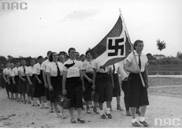 http://spitfirelist.com/wp-content/uploads/2012/03/Volksdeutsche.jpg