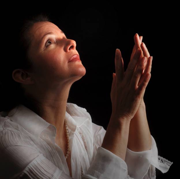 https://salimasayyid.files.wordpress.com/2012/10/woman-praying1.jpg