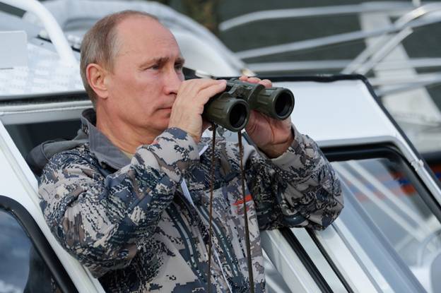 http://www.molgvardia.ru/sites/default/files/putin_s_binoklem.jpg
