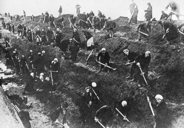 http://www.oldpicz.com/picz/2015/03/battleofmoskow-3.jpg